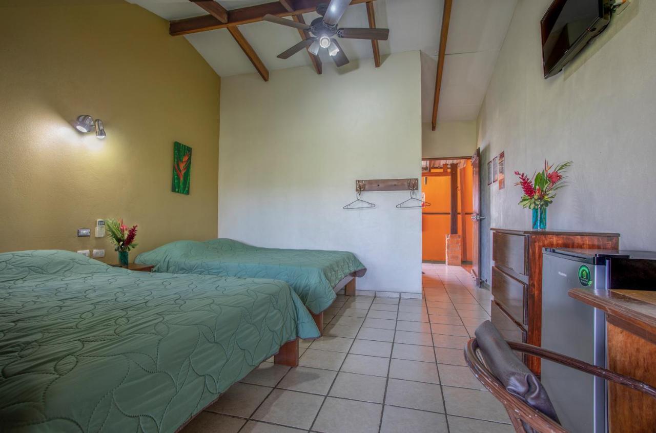 Hotel La Hacienda Quesada  エクステリア 写真
