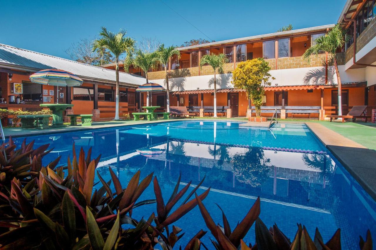 Hotel La Hacienda Quesada  エクステリア 写真