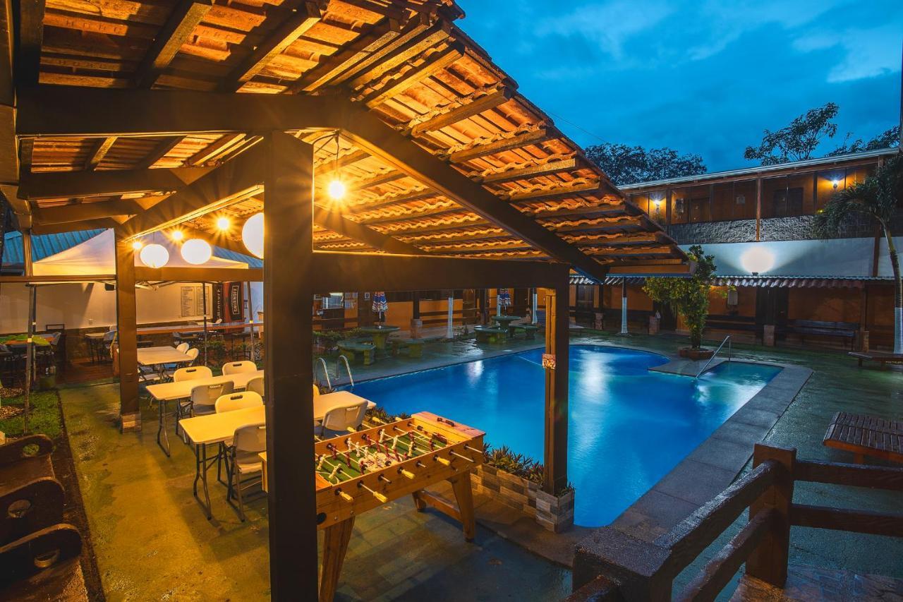 Hotel La Hacienda Quesada  エクステリア 写真