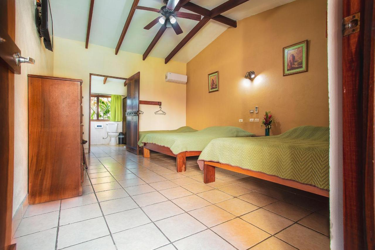 Hotel La Hacienda Quesada  エクステリア 写真