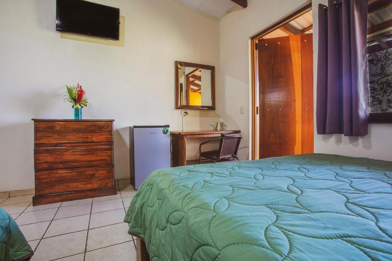 Hotel La Hacienda Quesada  エクステリア 写真