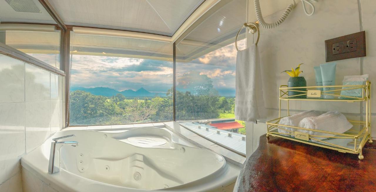 Hotel La Hacienda Quesada  エクステリア 写真