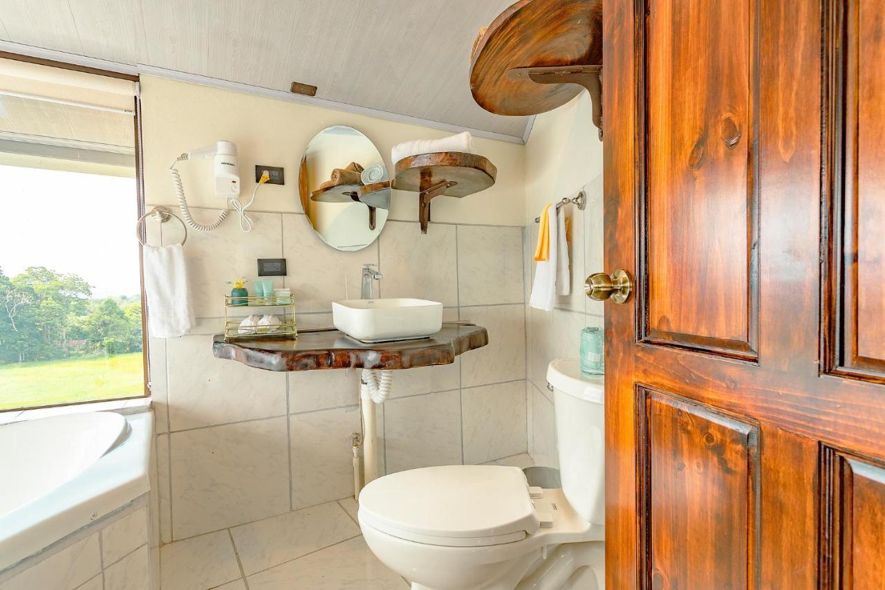 Hotel La Hacienda Quesada  エクステリア 写真