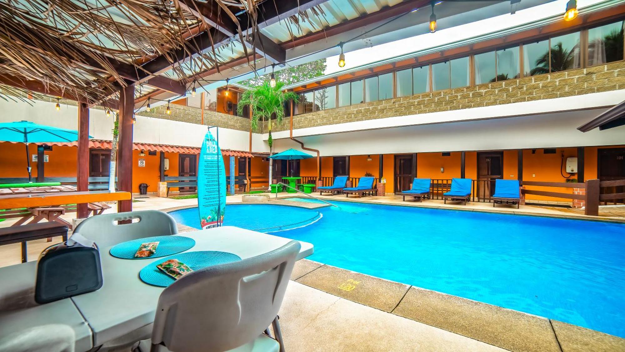 Hotel La Hacienda Quesada  エクステリア 写真