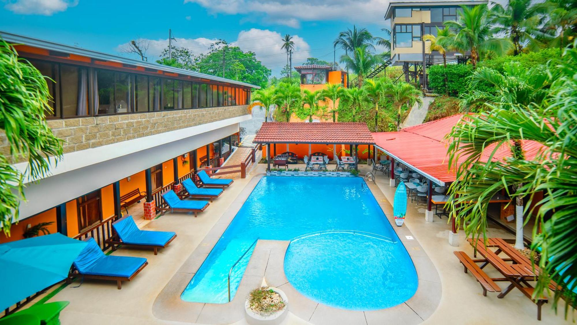 Hotel La Hacienda Quesada  エクステリア 写真