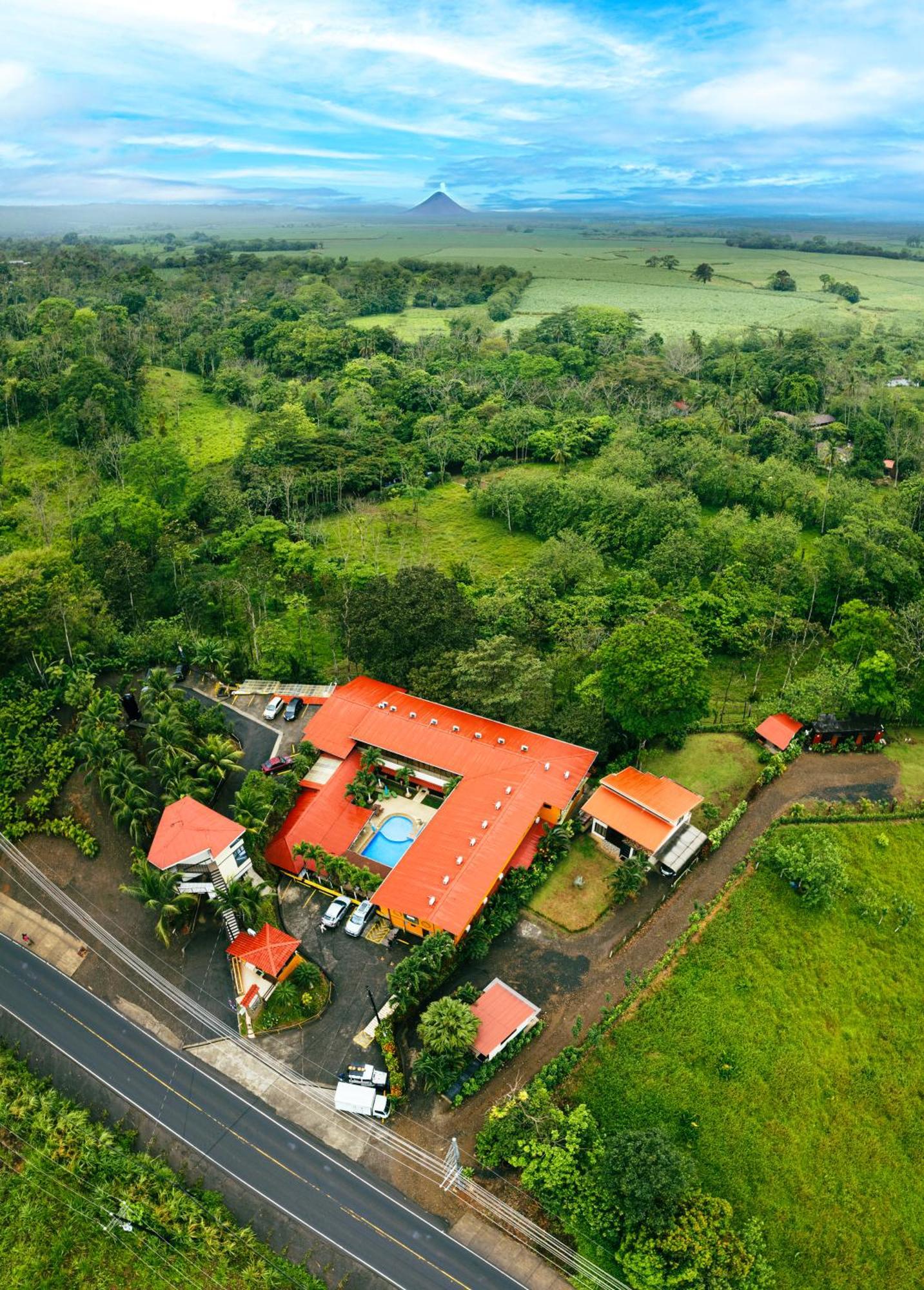 Hotel La Hacienda Quesada  エクステリア 写真
