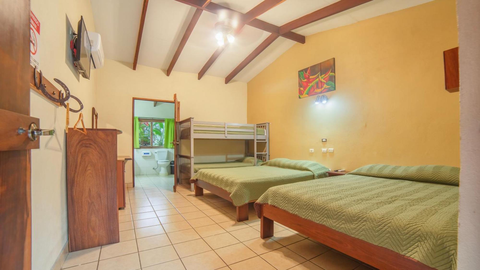 Hotel La Hacienda Quesada  エクステリア 写真