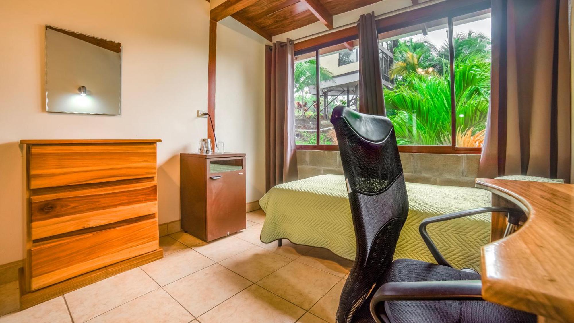 Hotel La Hacienda Quesada  エクステリア 写真
