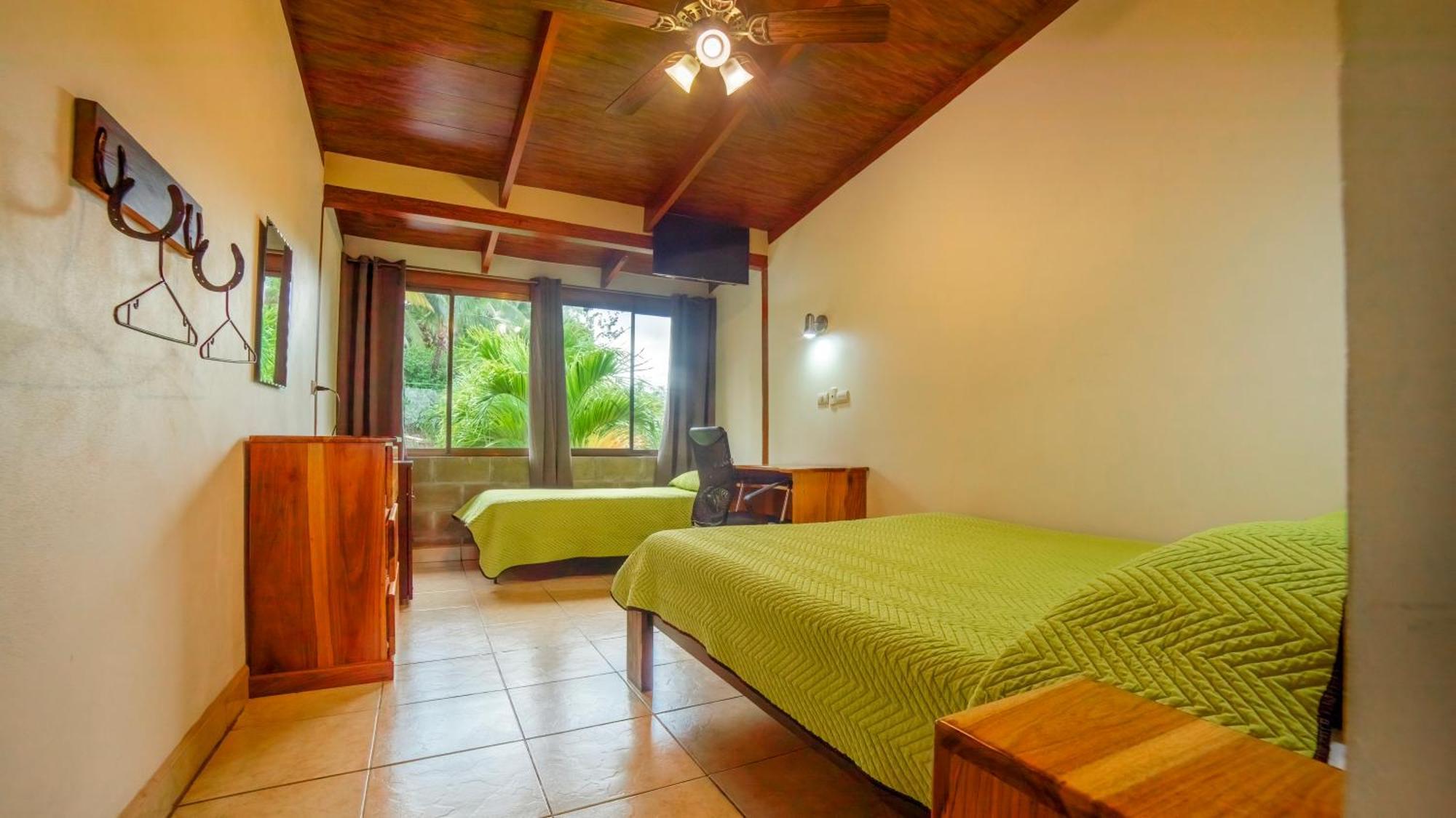 Hotel La Hacienda Quesada  エクステリア 写真