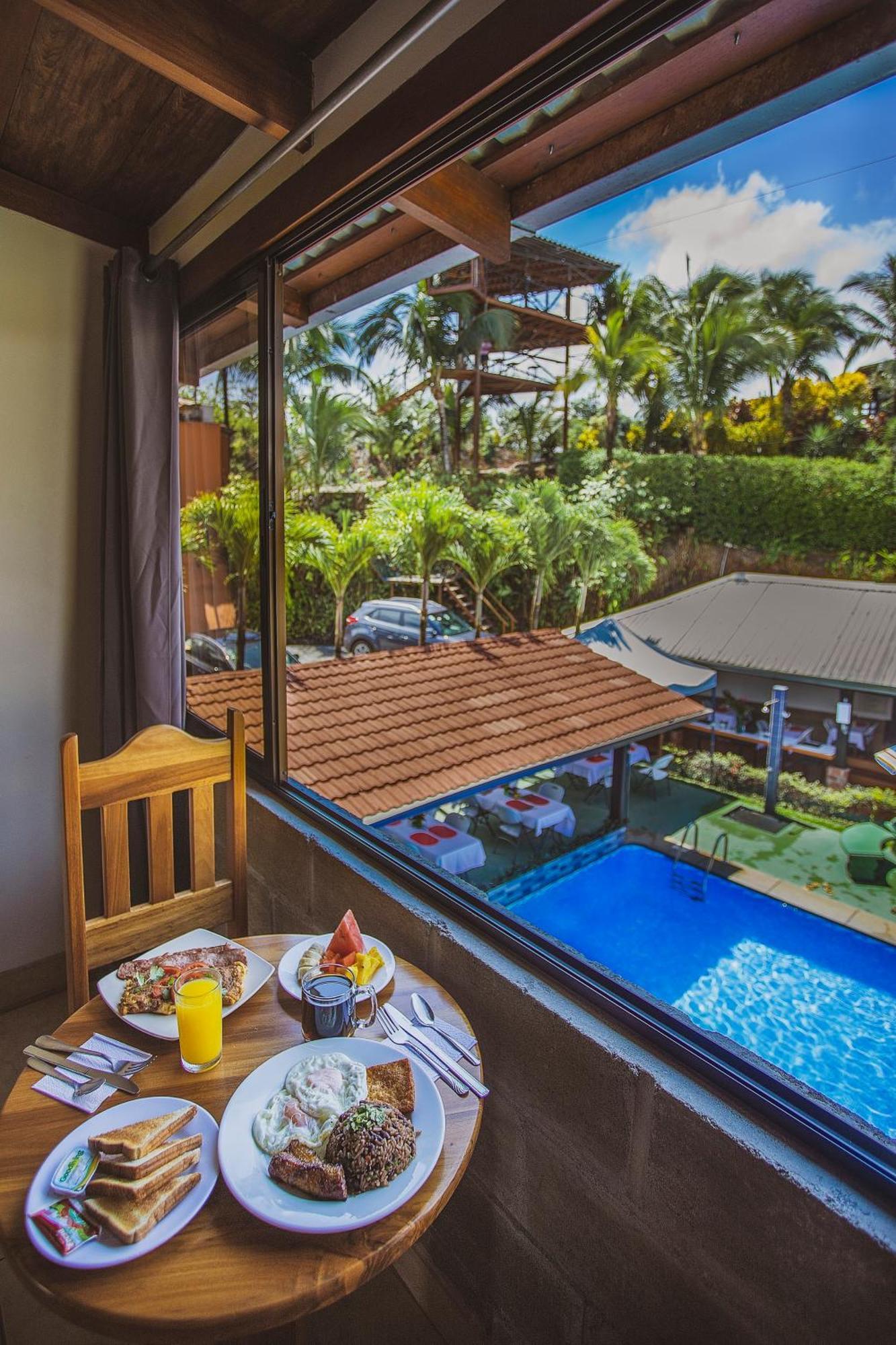 Hotel La Hacienda Quesada  エクステリア 写真