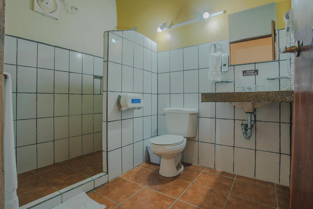 Hotel La Hacienda Quesada  エクステリア 写真